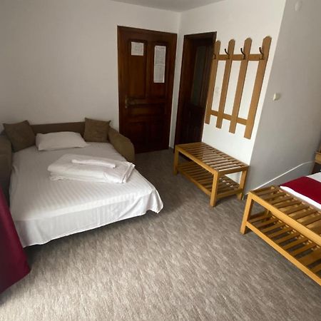 Pension La Viorel Isaila Sibiu Bagian luar foto