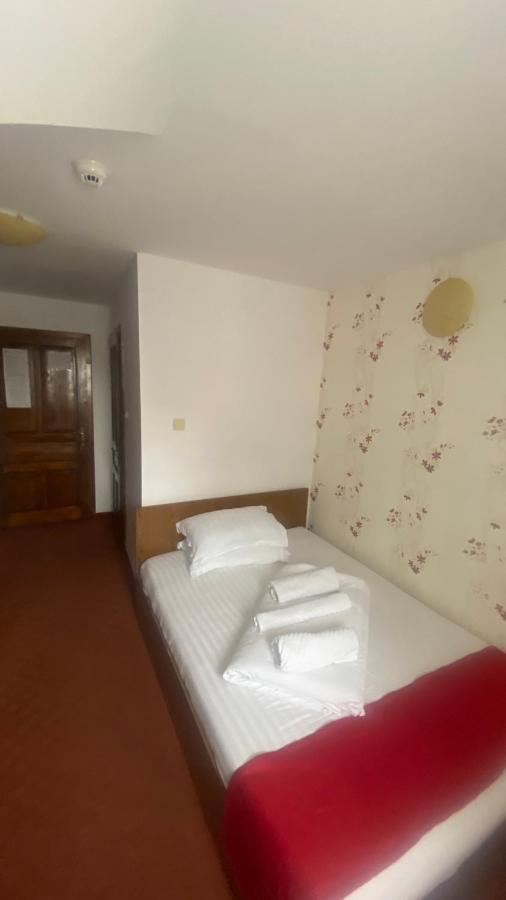 Pension La Viorel Isaila Sibiu Bagian luar foto