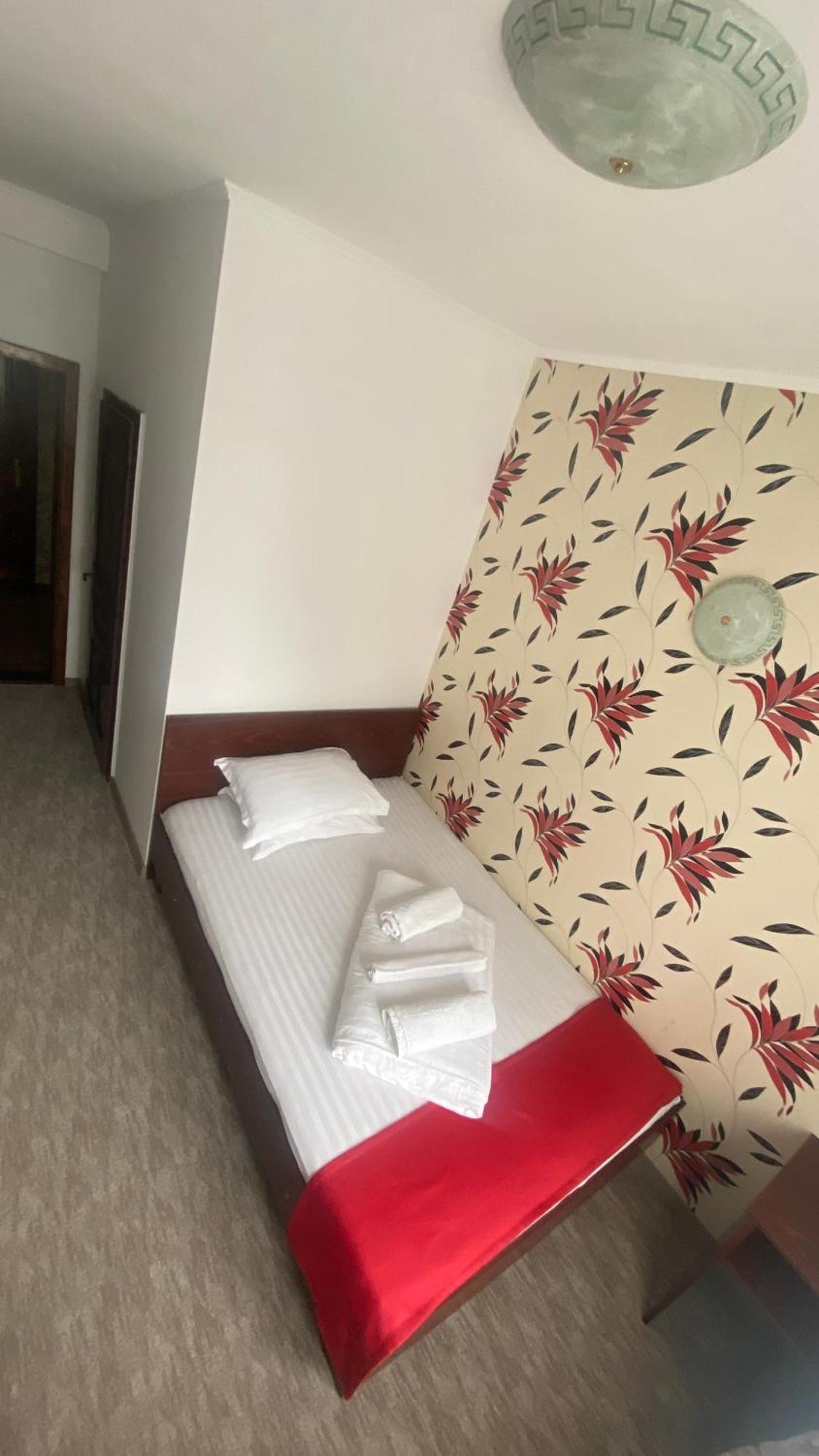 Pension La Viorel Isaila Sibiu Bagian luar foto