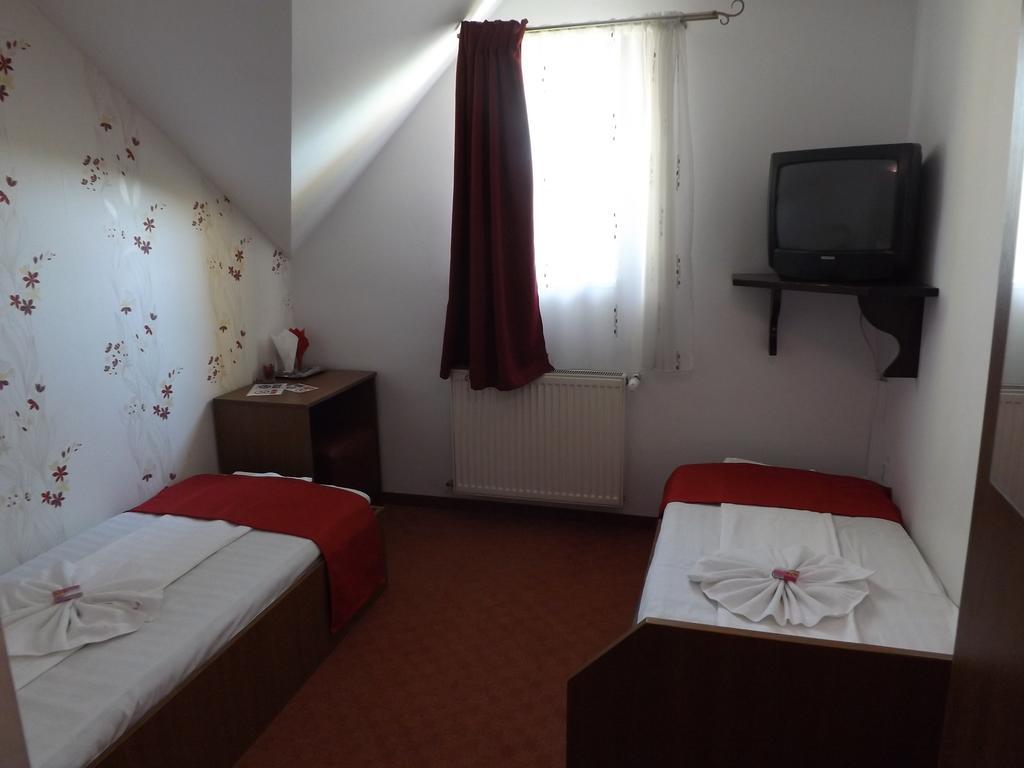 Pension La Viorel Isaila Sibiu Bagian luar foto