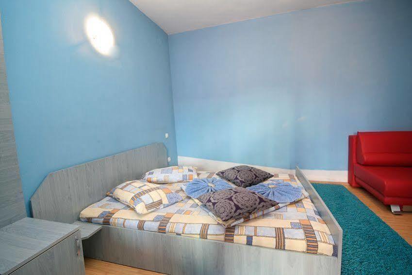 Pension La Viorel Isaila Sibiu Bagian luar foto