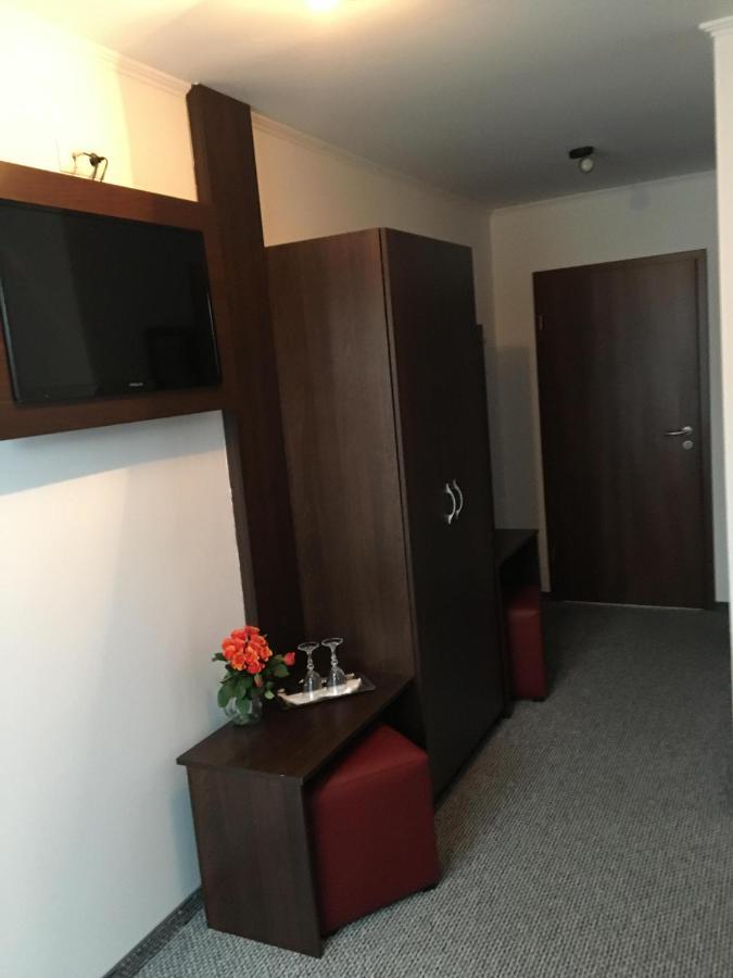 Pension La Viorel Isaila Sibiu Bagian luar foto