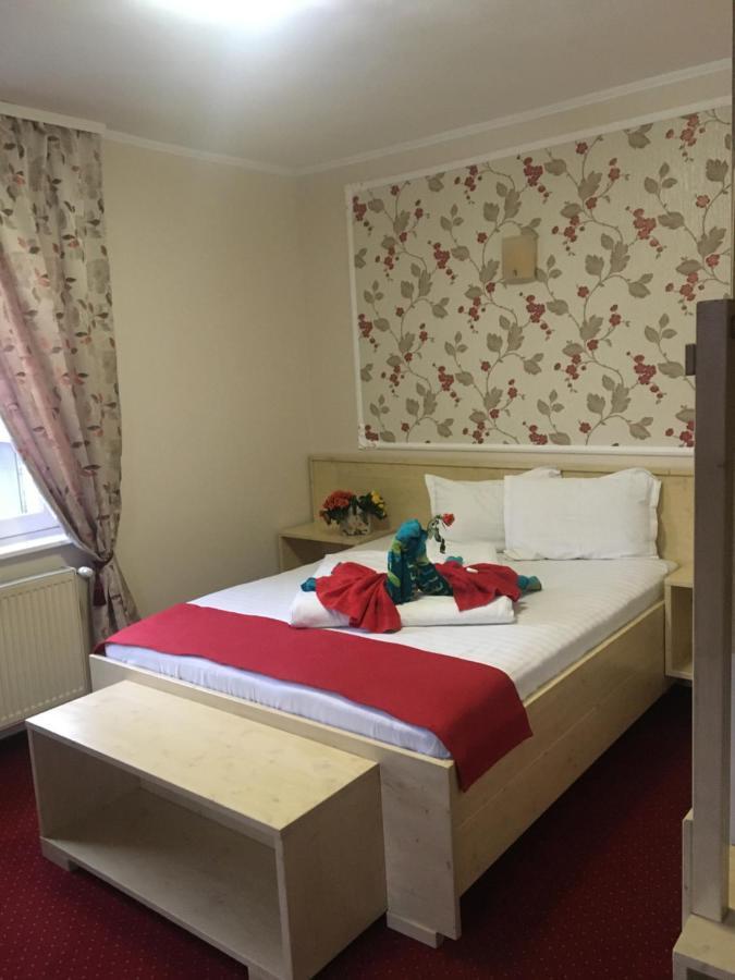 Pension La Viorel Isaila Sibiu Bagian luar foto